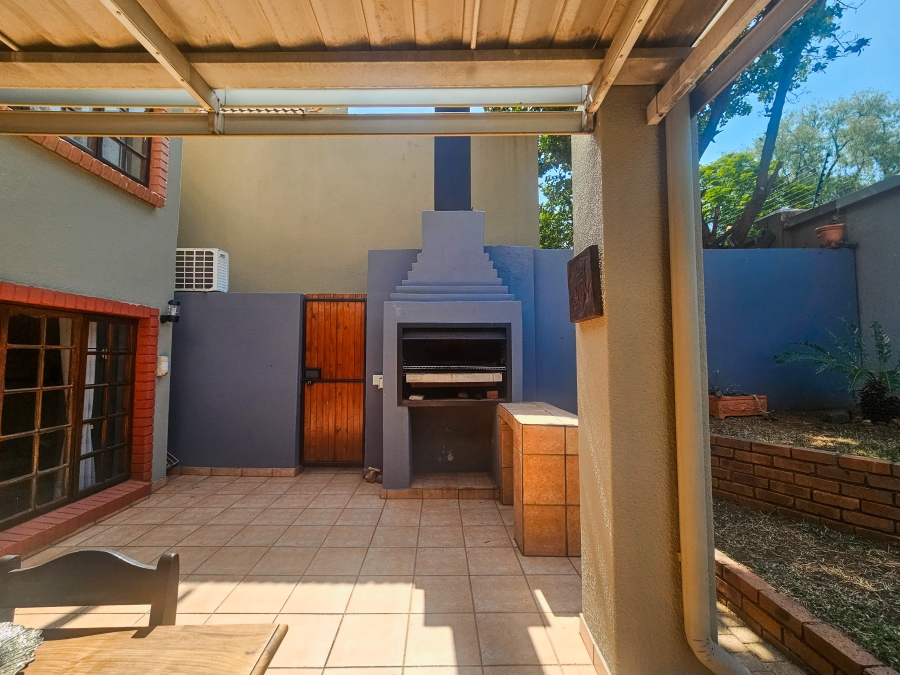 3 Bedroom Property for Sale in Faerie Glen Gauteng