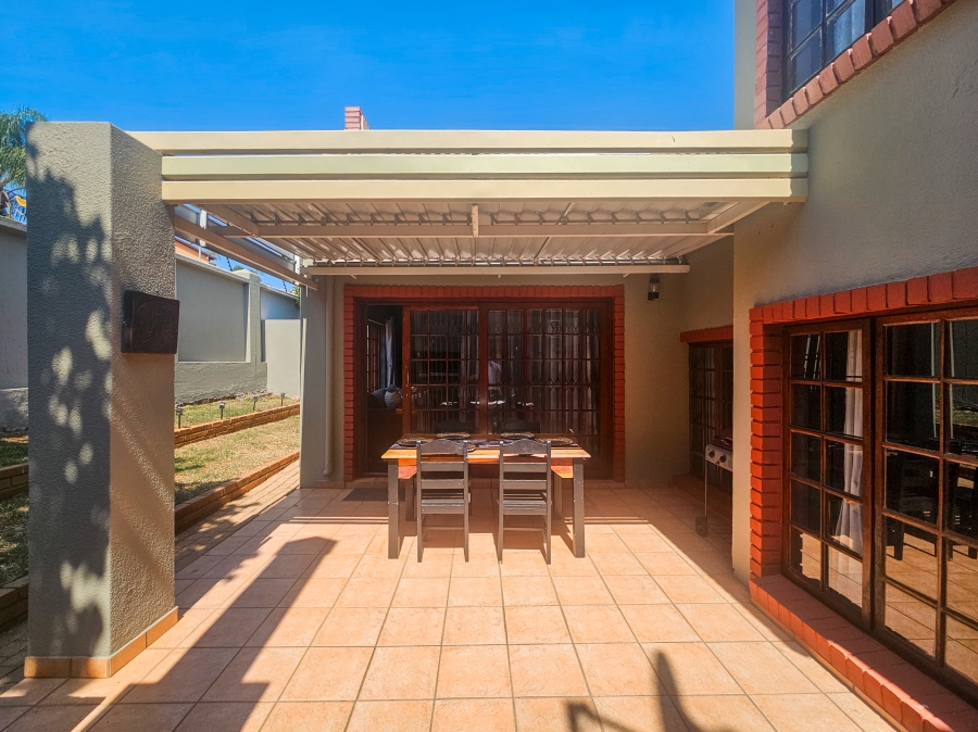 3 Bedroom Property for Sale in Faerie Glen Gauteng