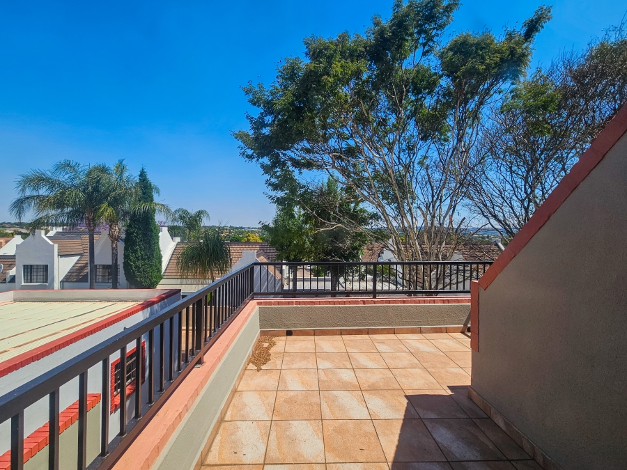 3 Bedroom Property for Sale in Faerie Glen Gauteng
