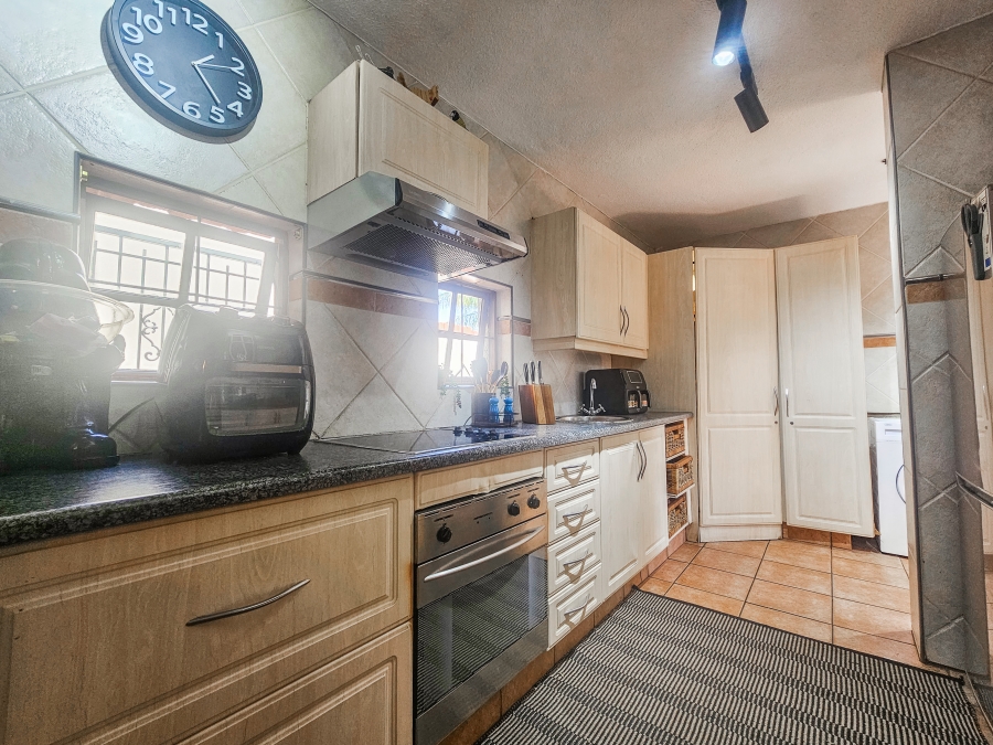 3 Bedroom Property for Sale in Faerie Glen Gauteng