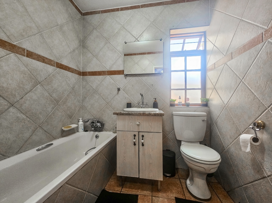 3 Bedroom Property for Sale in Faerie Glen Gauteng