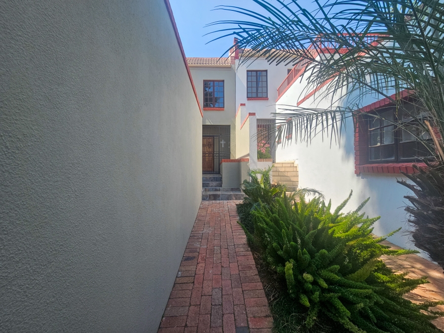 3 Bedroom Property for Sale in Faerie Glen Gauteng