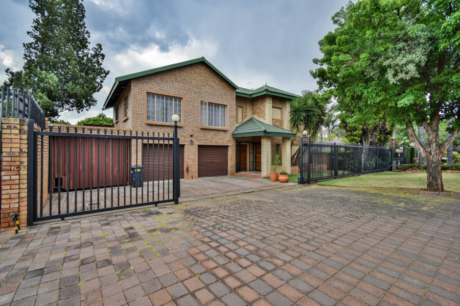 5 Bedroom Property for Sale in Garsfontein Gauteng
