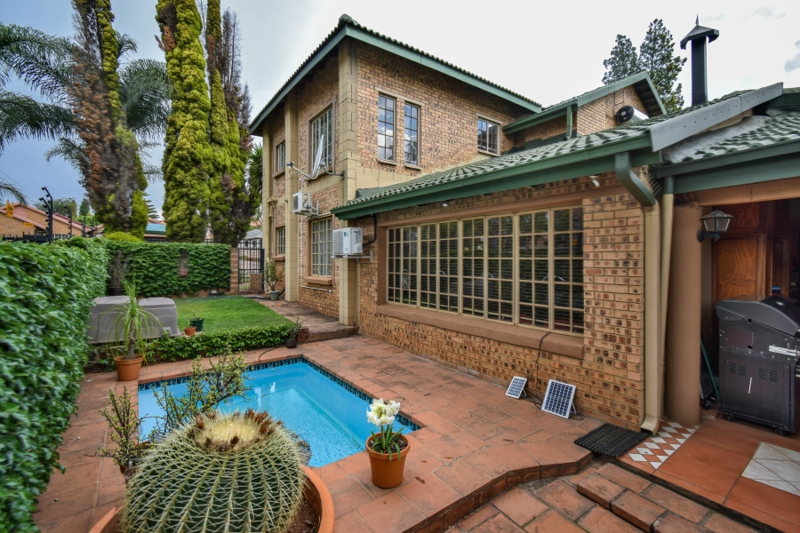 5 Bedroom Property for Sale in Garsfontein Gauteng