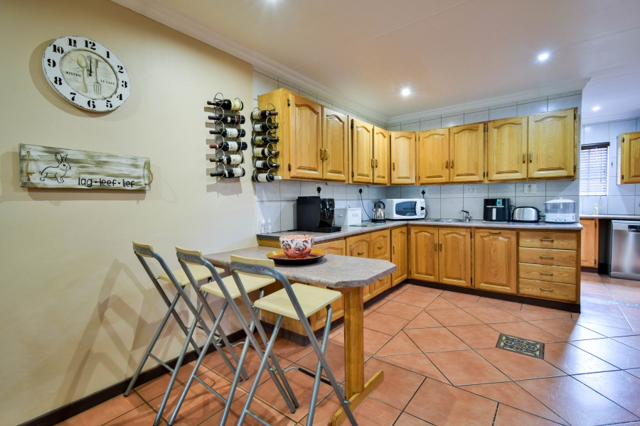 5 Bedroom Property for Sale in Garsfontein Gauteng