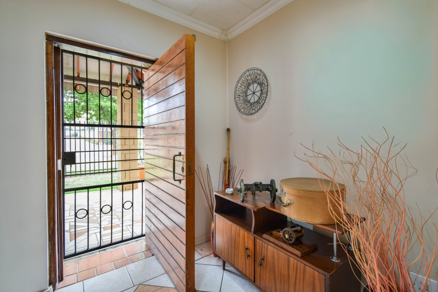 5 Bedroom Property for Sale in Garsfontein Gauteng