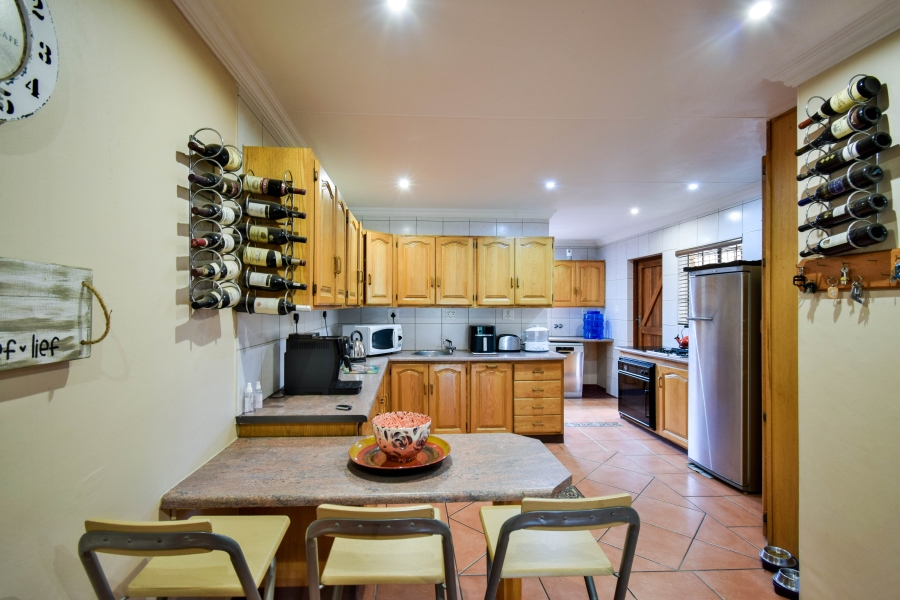 5 Bedroom Property for Sale in Garsfontein Gauteng