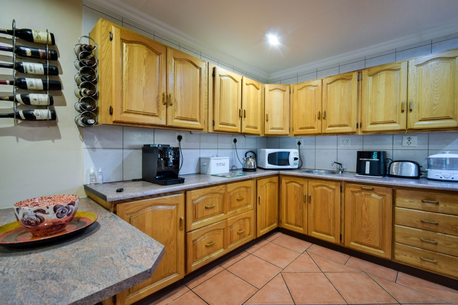 5 Bedroom Property for Sale in Garsfontein Gauteng