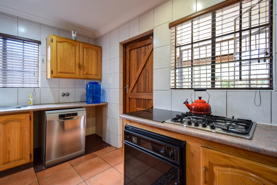 5 Bedroom Property for Sale in Garsfontein Gauteng