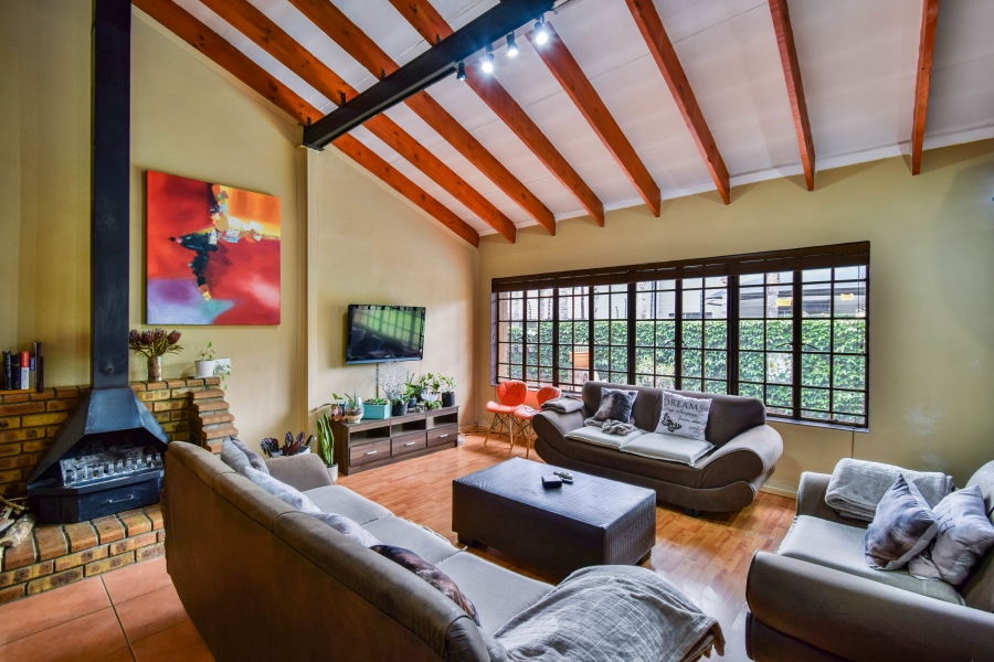 5 Bedroom Property for Sale in Garsfontein Gauteng