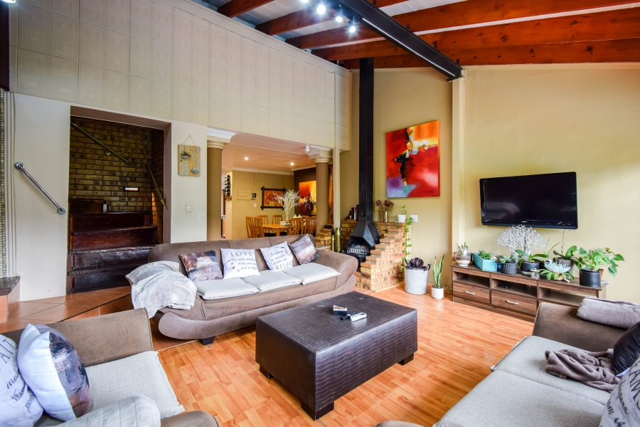 5 Bedroom Property for Sale in Garsfontein Gauteng