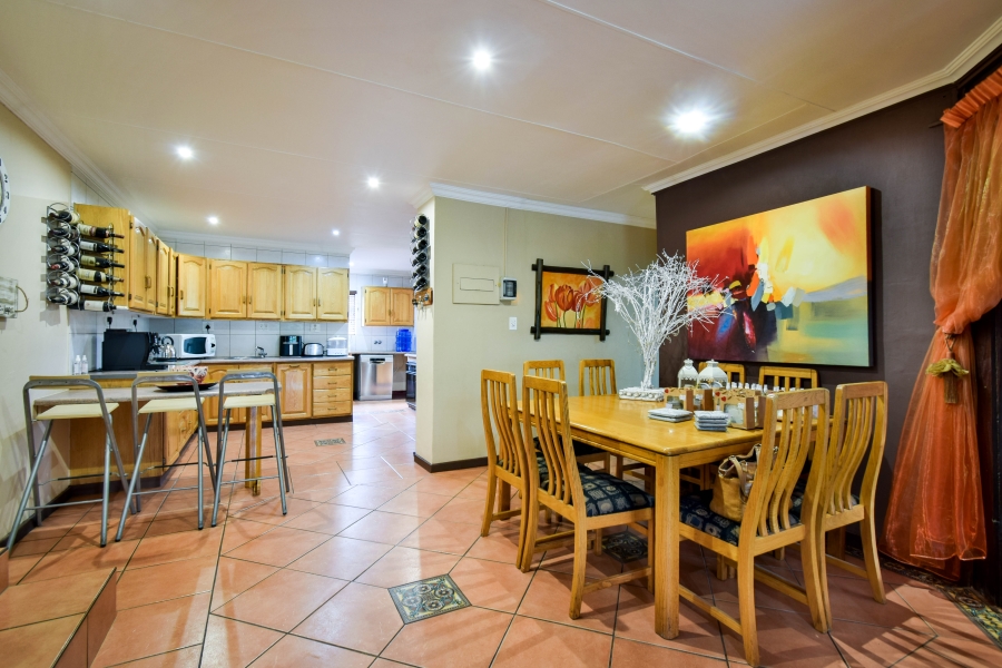5 Bedroom Property for Sale in Garsfontein Gauteng