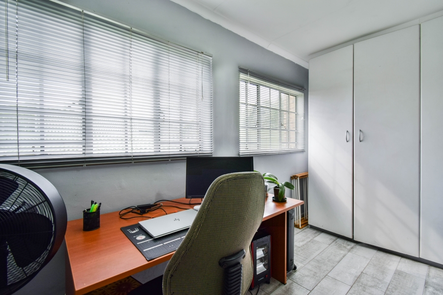 5 Bedroom Property for Sale in Garsfontein Gauteng