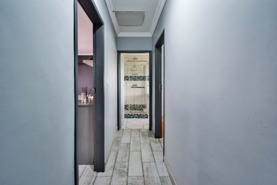 5 Bedroom Property for Sale in Garsfontein Gauteng