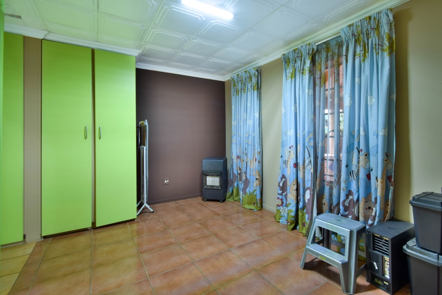 5 Bedroom Property for Sale in Garsfontein Gauteng