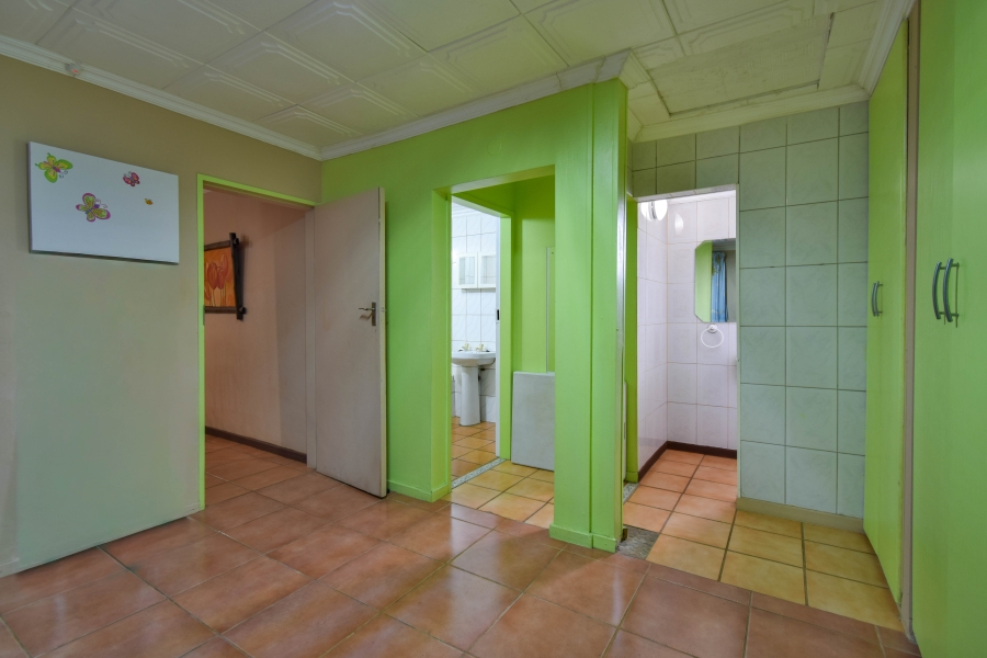 5 Bedroom Property for Sale in Garsfontein Gauteng