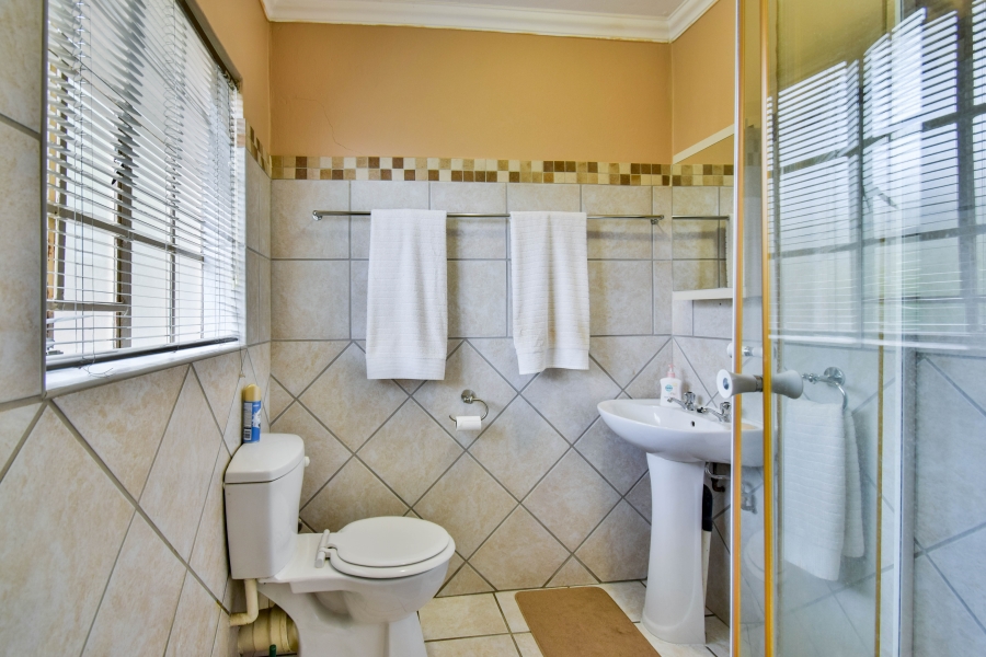 5 Bedroom Property for Sale in Garsfontein Gauteng