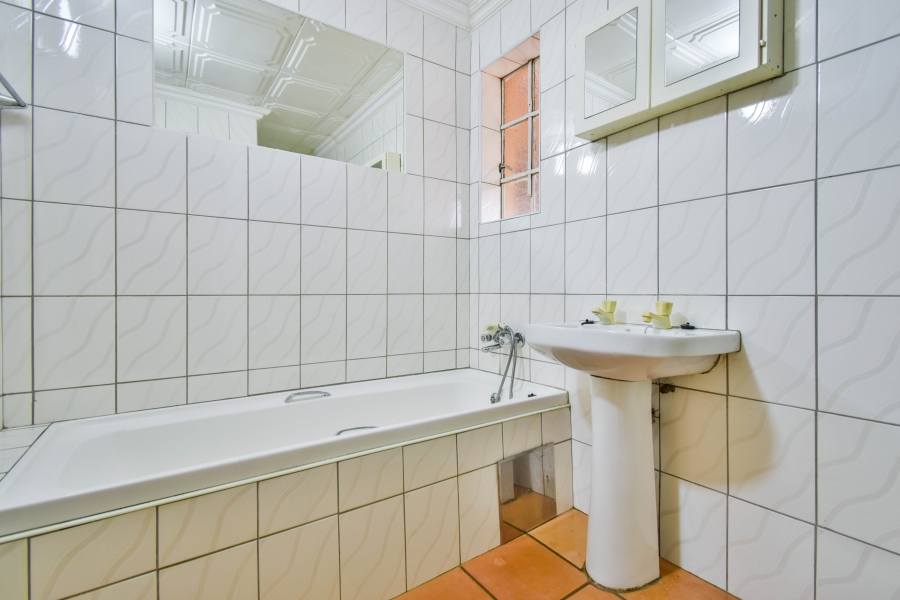 5 Bedroom Property for Sale in Garsfontein Gauteng