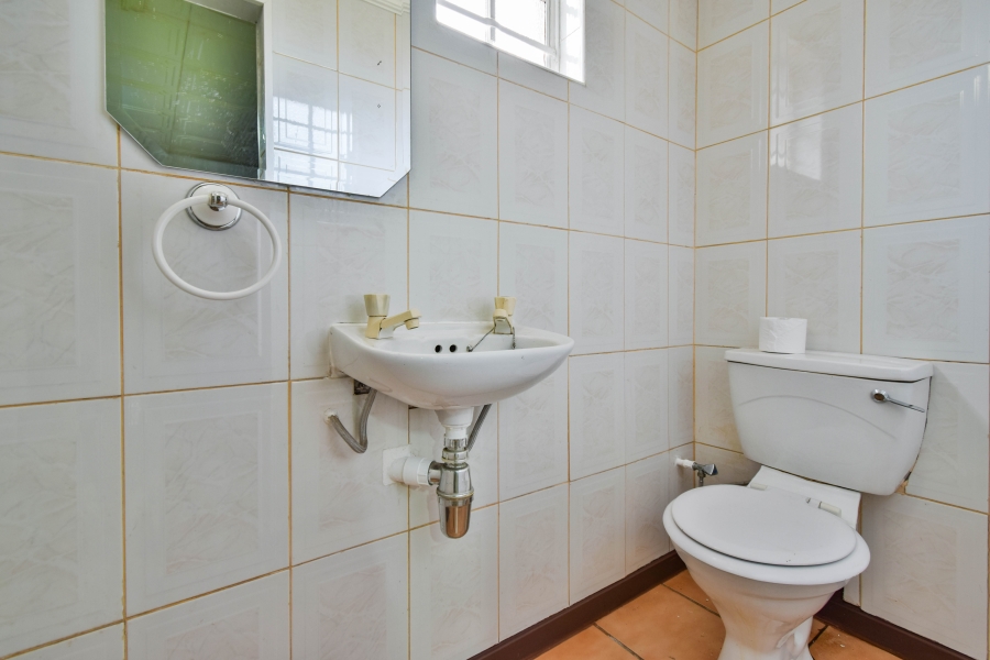 5 Bedroom Property for Sale in Garsfontein Gauteng