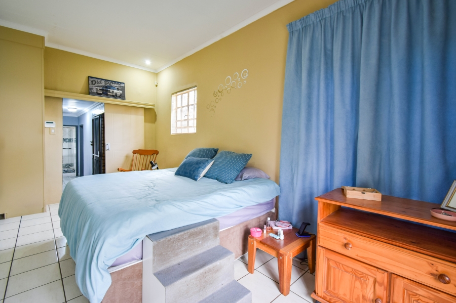 5 Bedroom Property for Sale in Garsfontein Gauteng