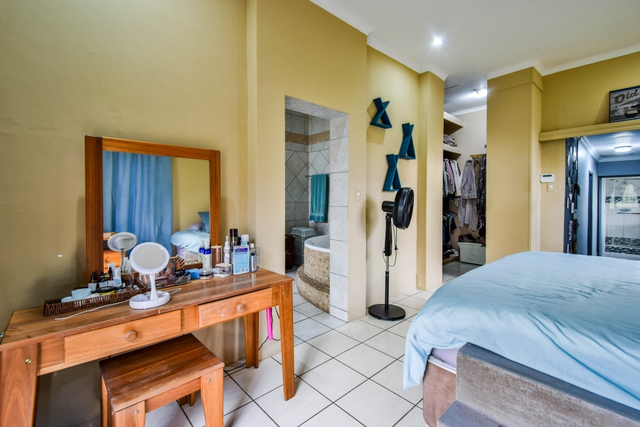 5 Bedroom Property for Sale in Garsfontein Gauteng