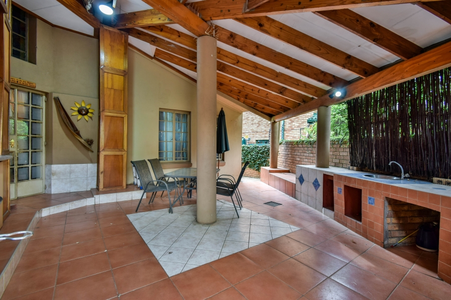 5 Bedroom Property for Sale in Garsfontein Gauteng