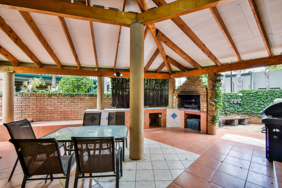 5 Bedroom Property for Sale in Garsfontein Gauteng