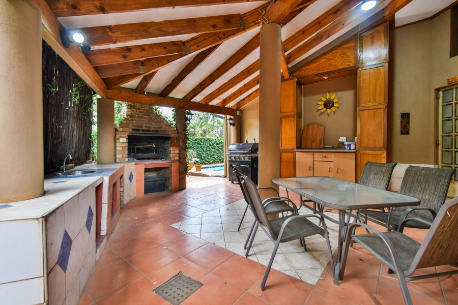 5 Bedroom Property for Sale in Garsfontein Gauteng