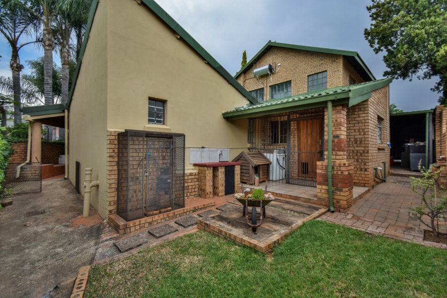 5 Bedroom Property for Sale in Garsfontein Gauteng