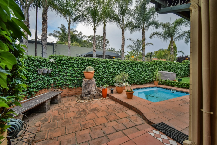 5 Bedroom Property for Sale in Garsfontein Gauteng