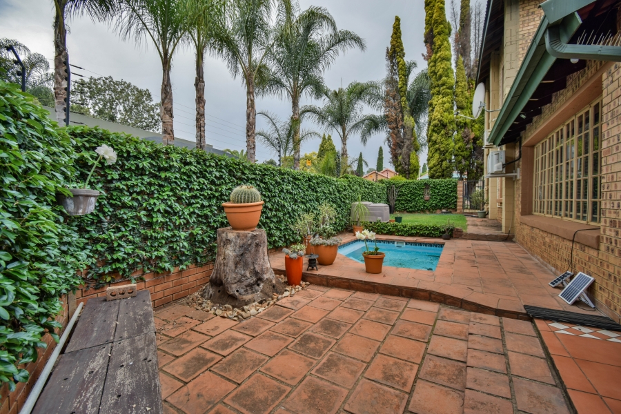 5 Bedroom Property for Sale in Garsfontein Gauteng