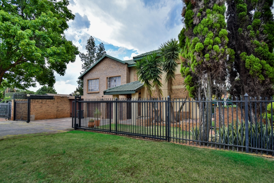 5 Bedroom Property for Sale in Garsfontein Gauteng