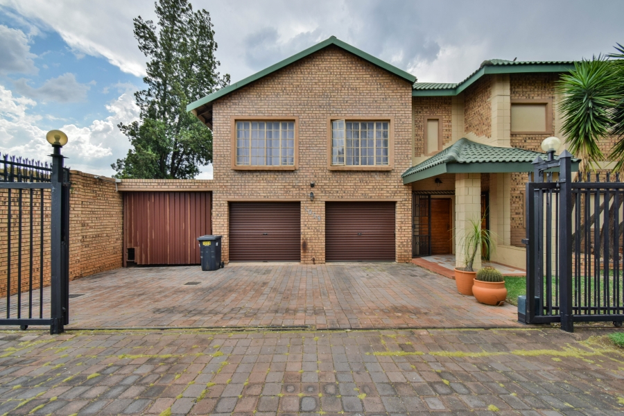 5 Bedroom Property for Sale in Garsfontein Gauteng