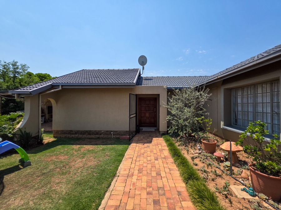 3 Bedroom Property for Sale in Garsfontein Gauteng
