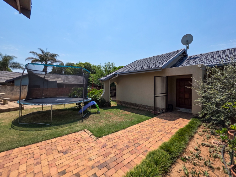 3 Bedroom Property for Sale in Garsfontein Gauteng