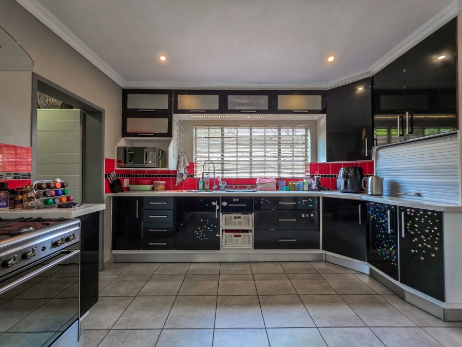 3 Bedroom Property for Sale in Garsfontein Gauteng