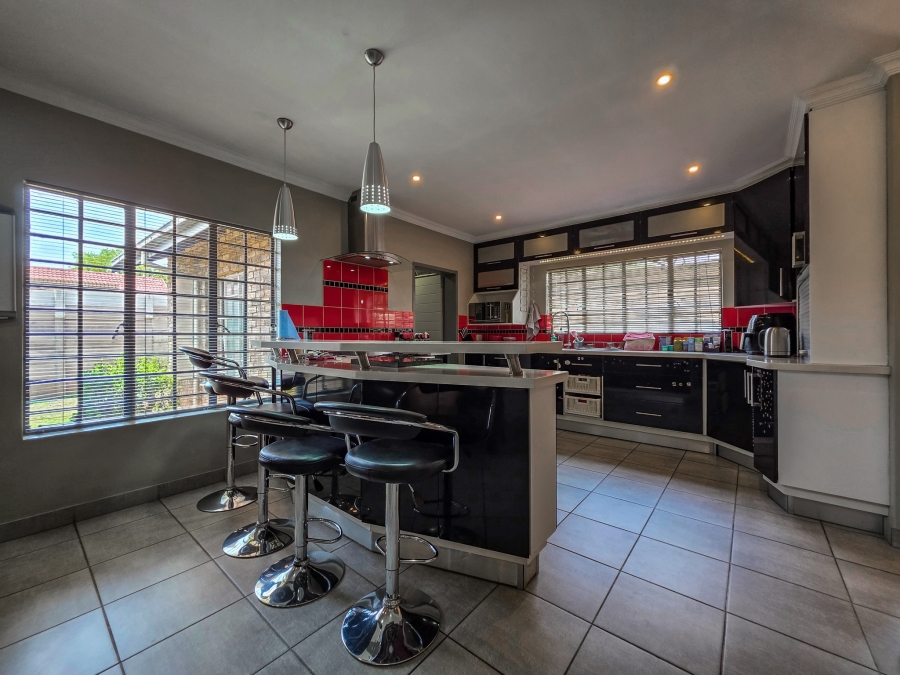 3 Bedroom Property for Sale in Garsfontein Gauteng