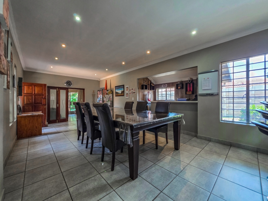 3 Bedroom Property for Sale in Garsfontein Gauteng