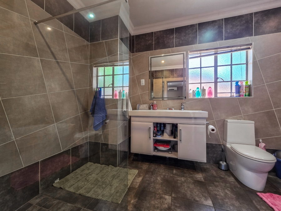 3 Bedroom Property for Sale in Garsfontein Gauteng