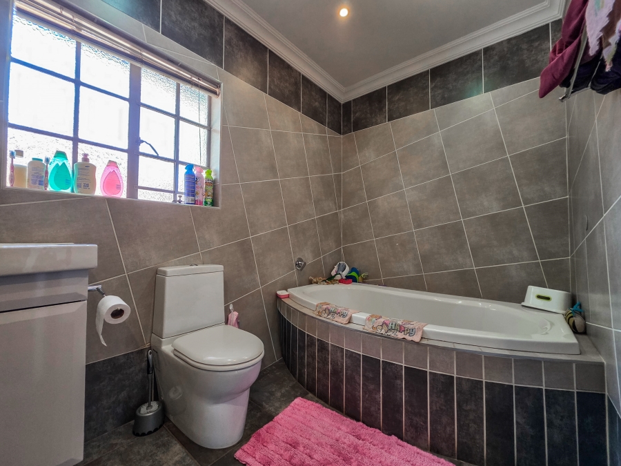 3 Bedroom Property for Sale in Garsfontein Gauteng