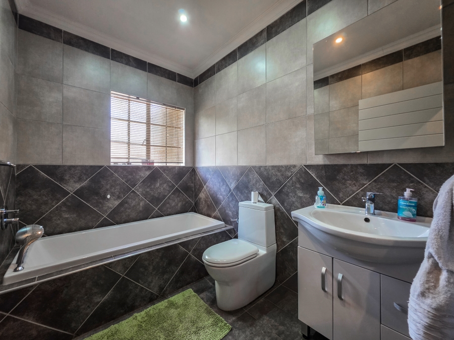 3 Bedroom Property for Sale in Garsfontein Gauteng