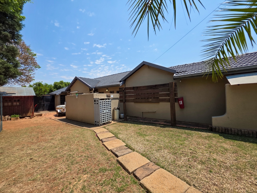 3 Bedroom Property for Sale in Garsfontein Gauteng