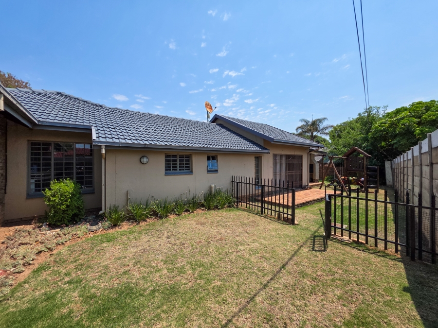 3 Bedroom Property for Sale in Garsfontein Gauteng