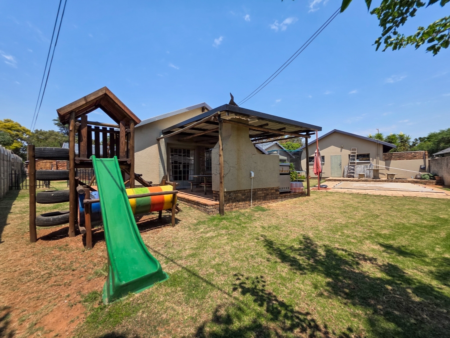 3 Bedroom Property for Sale in Garsfontein Gauteng
