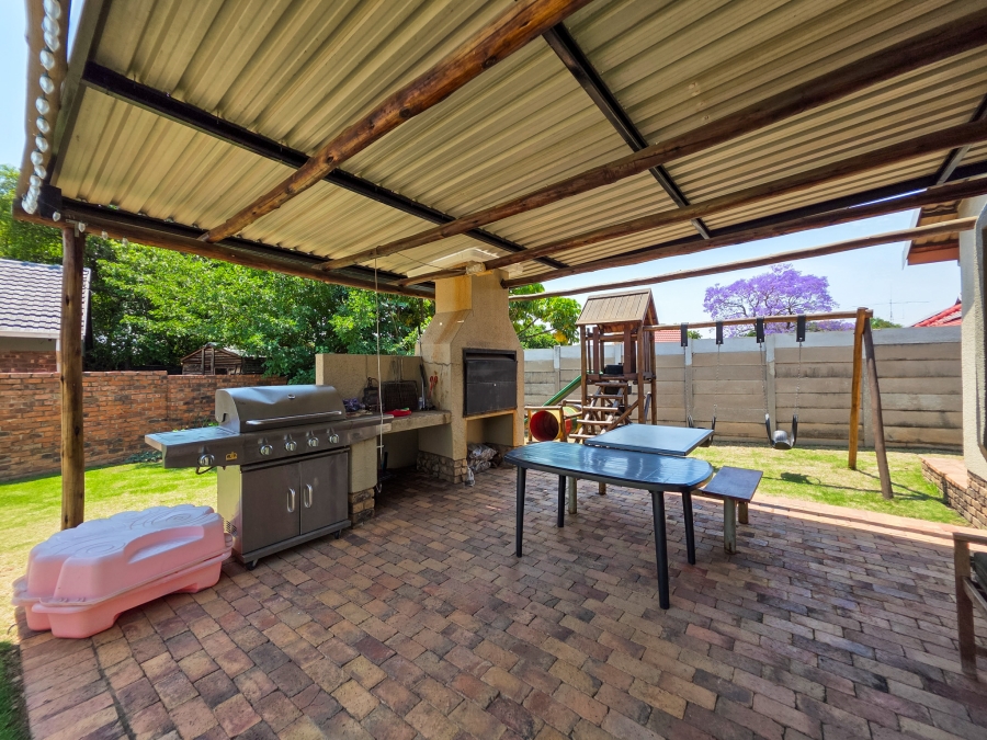 3 Bedroom Property for Sale in Garsfontein Gauteng