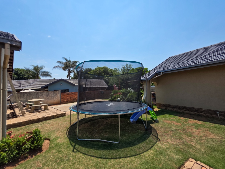 3 Bedroom Property for Sale in Garsfontein Gauteng