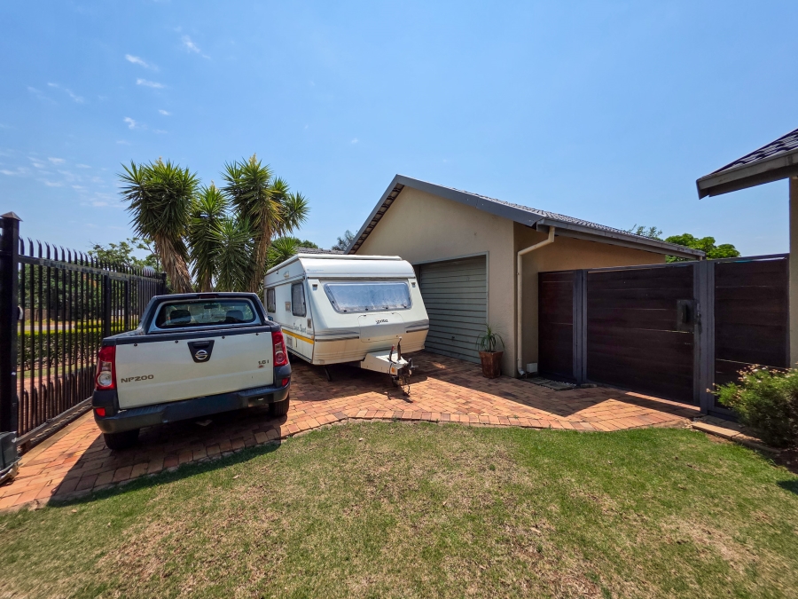 3 Bedroom Property for Sale in Garsfontein Gauteng