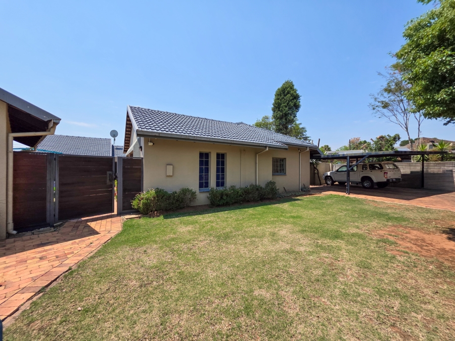3 Bedroom Property for Sale in Garsfontein Gauteng