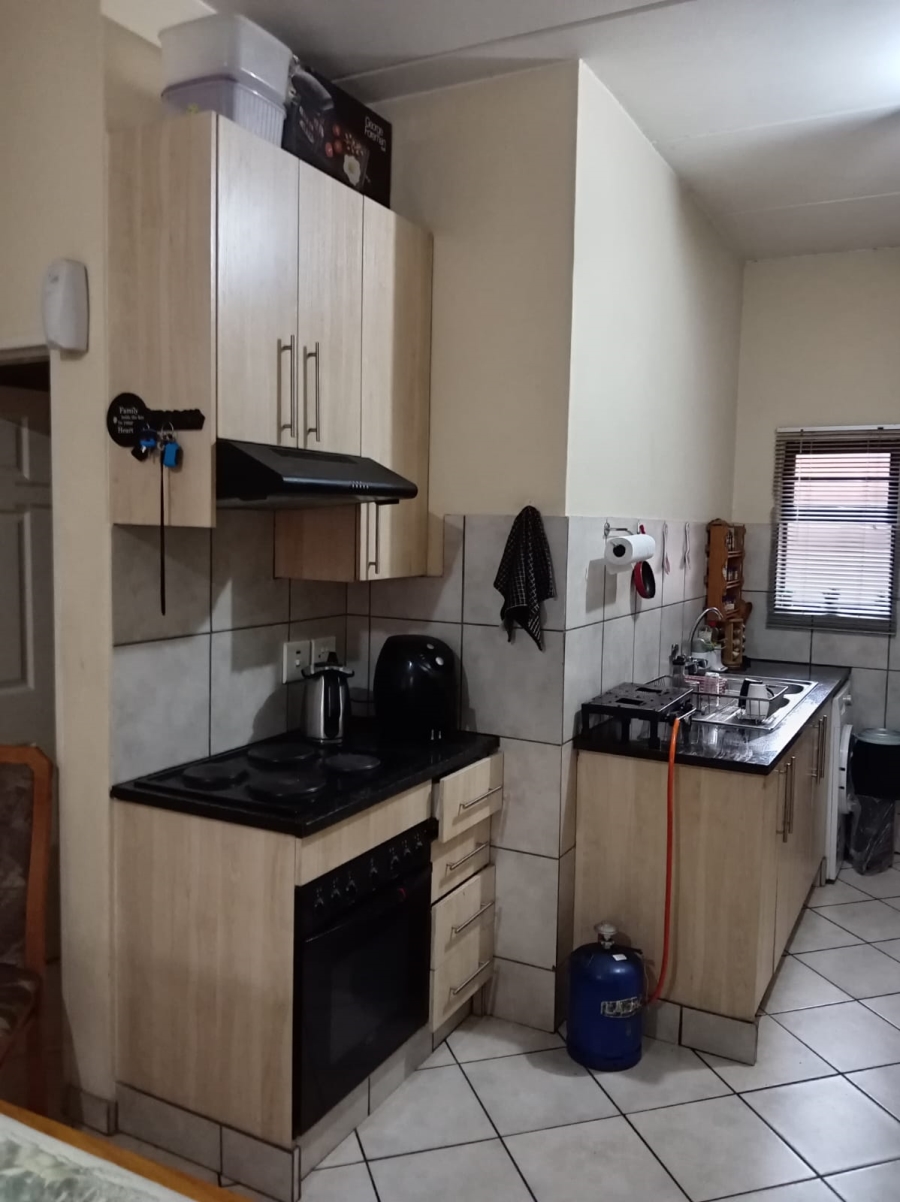 2 Bedroom Property for Sale in Pretoria North Gauteng