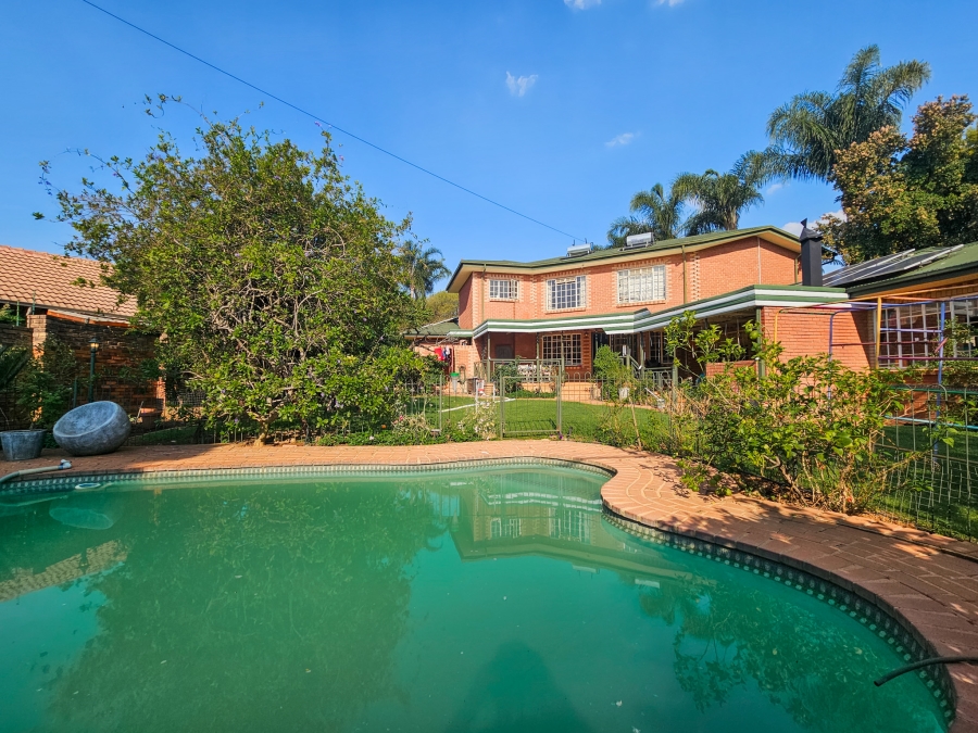 6 Bedroom Property for Sale in Faerie Glen Gauteng